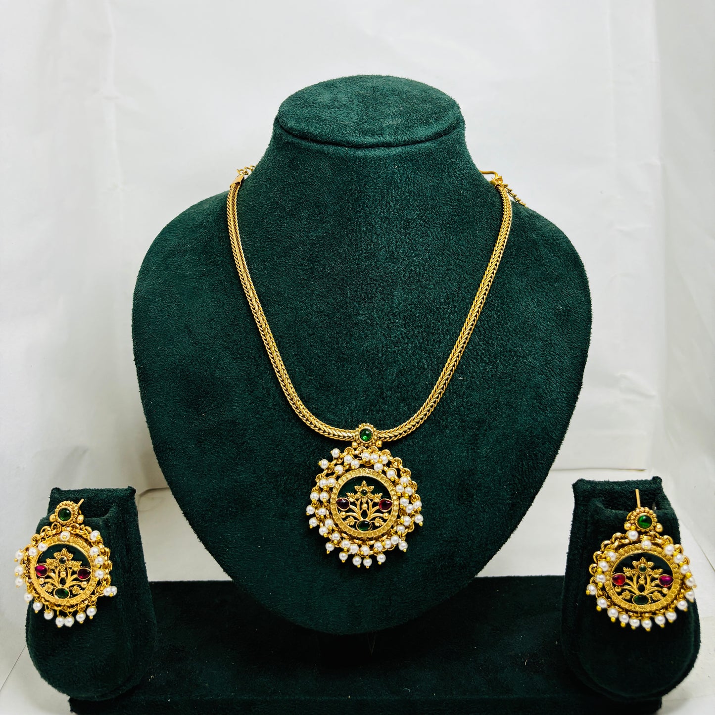 Cluster Beads Pendant Set