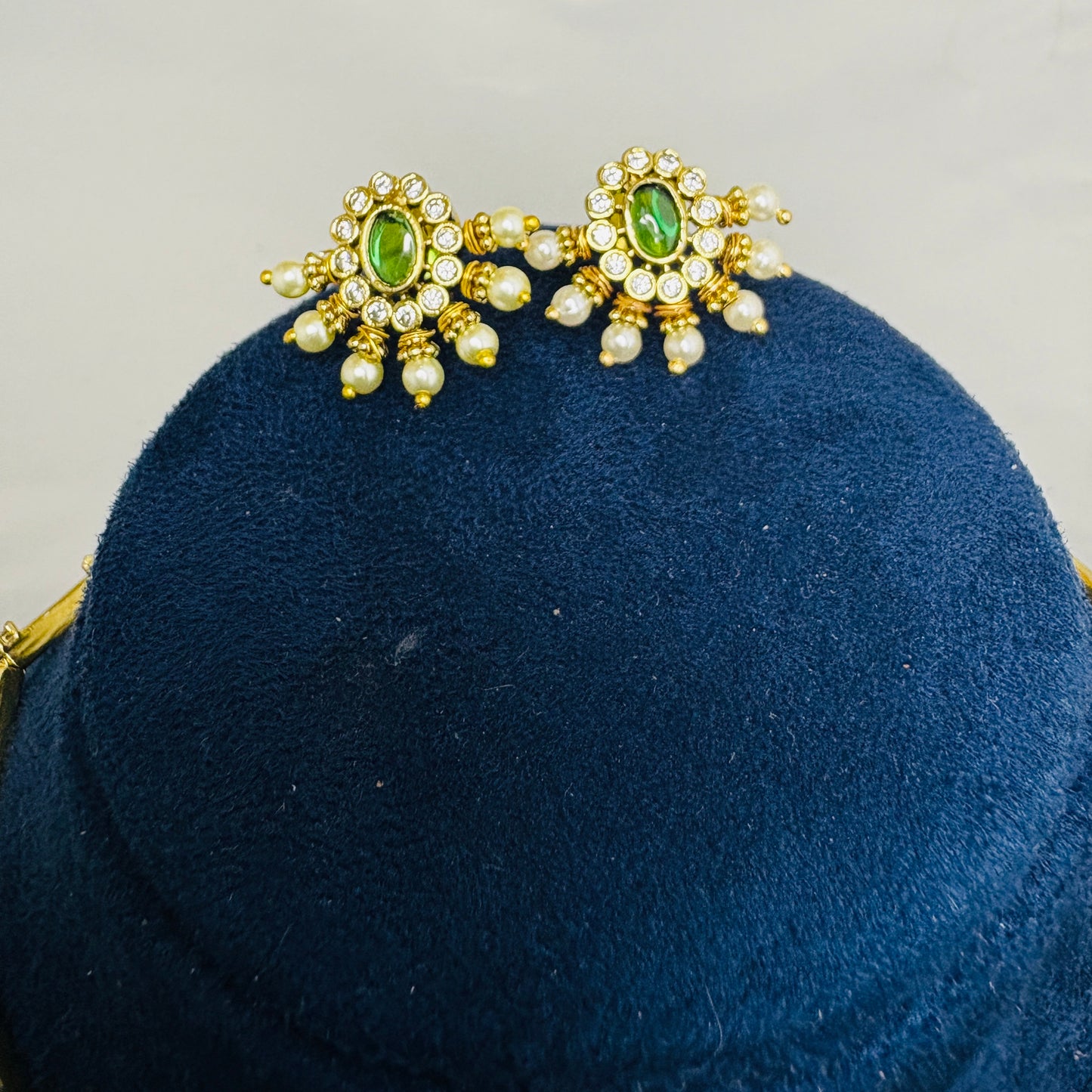 Aadhya's Pendant Set